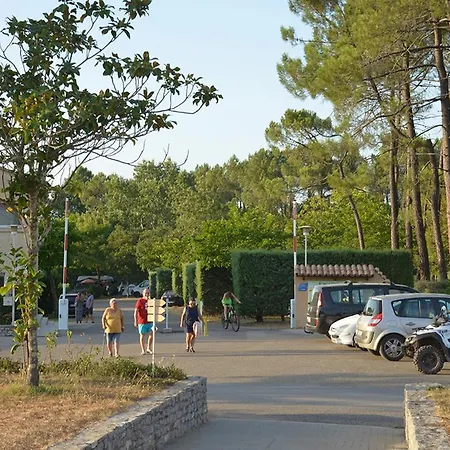 La Rouviere Les Pins Parque de Campismo