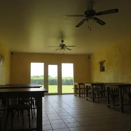 La Rouviere Les Pins Parque de Campismo Vagnas
