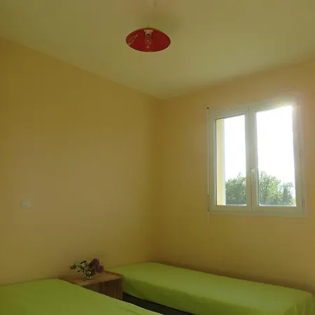 אתר קמפינג La Rouviere Les Pins Vagnas