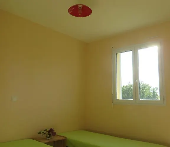 营地 La Rouviere Les Pins 瓦纳斯